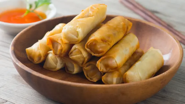 Biar Nggak Banjir Minyak, Begini Trik Menggoreng Lumpia agar Tetap Renyah di Setiap Gigitan
