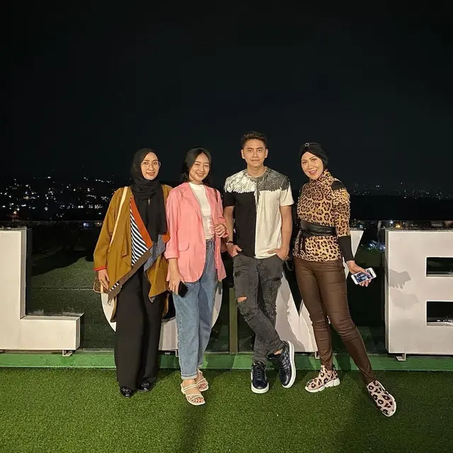 6 Potret Venna Melinda Bareng Teman Dekat Buah Hatinya, Penuh Kehangatan