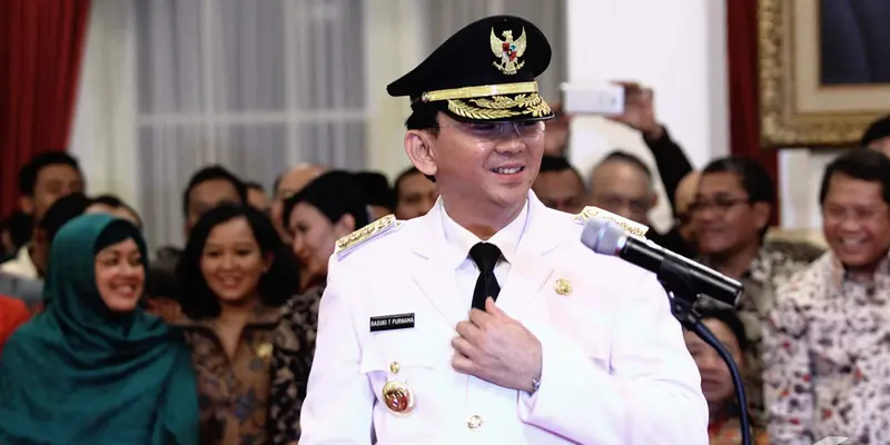 Senyum Bahagia Ahok Saat Dilantik Jadi Gubernur