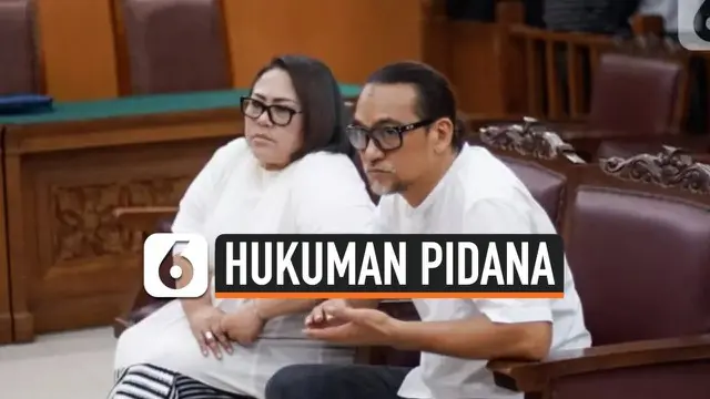 Nunung Srimulat dan suaminya, July Jan Sambiran, telah dituntut hukuman pidana 1,5 tahun. Tuntutan dibacakan dalam sidang lanjutan kasus narkoba Nunung yang digelar di Pengadilan Negeri Jakarta Selatan, Rabu (13/11/2019).