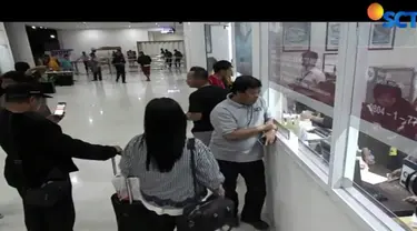 Pihak pengelola bandara menutup operasional bandara selama 16 jam.