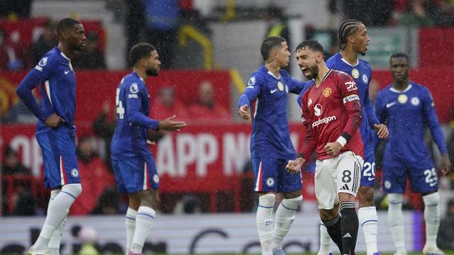 Selebrasi gelandang Manchester United Bruno Fernandes usai menjebol gawang Chelsea di Old Trafford di laga pekan kelima Premier League 2025/2026, Sabtu (20/09/2025). (AP Photo/Dave Thompson)