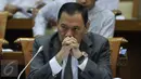 Gubernur BI Agus Martowardoyo saat mengikuti Rapat Kerja (Raker) dengan  Komisi XI DPR RI, di Komples Parlemen, Jakarta, Senin (6/6). Raker tersebut membahas Asumsi Dasar APBN-P 2016, dan Target Pembangunan. (Liputan6.com/Johan Tallo)