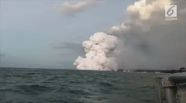 Sebuah gumpalan lava vulkanik panas menghantam kapal wisata Big Island Of Hawaii. Sebanyak 23 orang turis terluka akibat insiden ini.