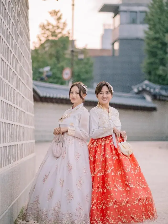 Natasha Wilona menggunakan hanbok (Instagram/natashawilona12)