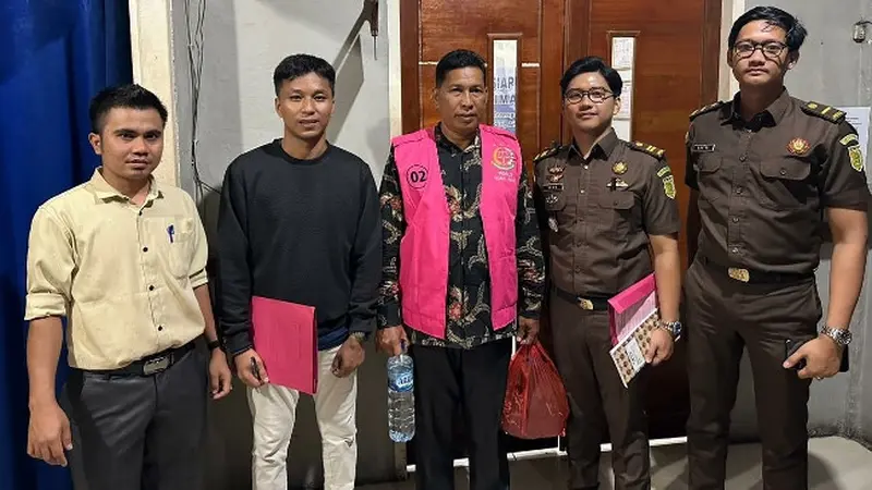 Mantan kepala desa di Rokan Hilir yang ditahan karena melakukan korupsi anggaran dana desa.