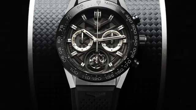 Oka Antara Makin Tampan dengan Arloji Mewah di Film Foxtrot Six