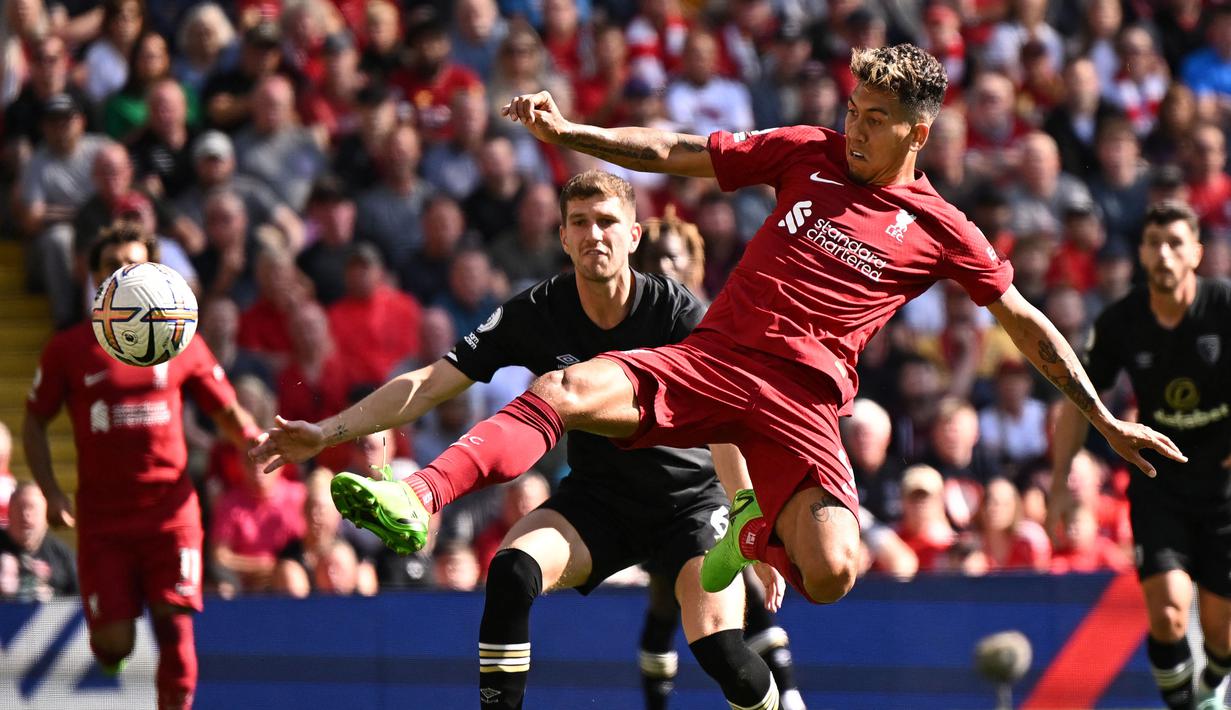 Bahkan, sebelum berakhirnya babak pertama, The Reds mampu unggul 5-0 atas Bournemouth. Gol masing-masing dicetak oleh Luis Diaz (3'), Harvey Elliott (6'), Trent Alexander-Arnold (28'), Roberto Firmino (31'), dan ditutup oleh sundulan dari Virgil Van Dijk (45'). (AFP/Oli Scarff)