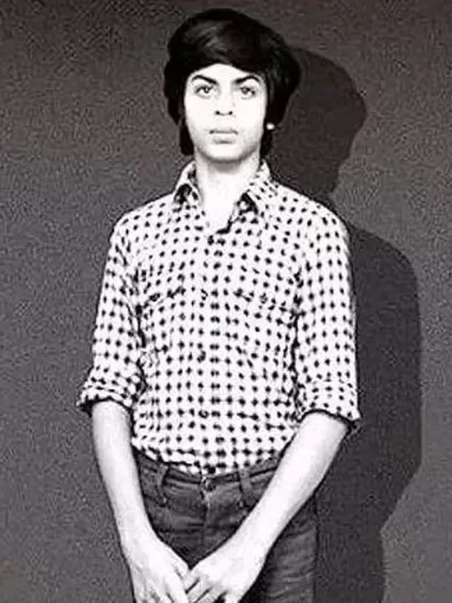 6 Foto Masa Remaja Shah Rukh Khan, Sudah Pancarkan Aura Bintang