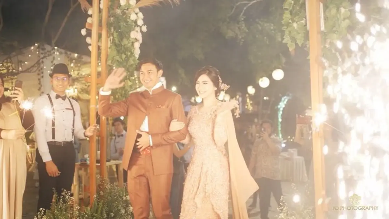 [Fimela] Lamaran Caesar  Hito dan Felicya Angelista