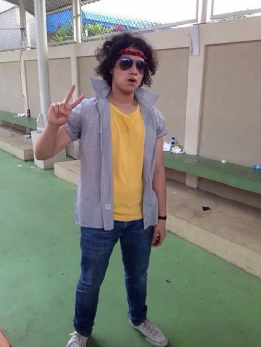 Siapa yang menyangka jika Omara Esteghlal merupakan teman sekolah Iqbaal di United World Collage, Amerika. (Foto: instagram.com/omara.esteghlal)