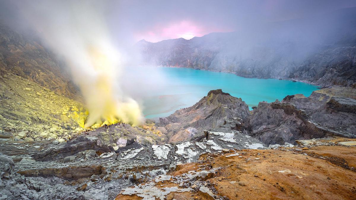 Meski Berstatus Normal, Ada Bahaya yang Mengintai di Kawah Ijen