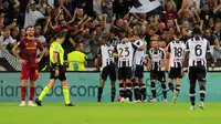 Pemain Udinese Sandi Lovric mencetak gol ke gawang AS Roma pada pertandingan sepak bola Serie A Italia di Stadion Friuli, Udine, Italia, 4 September 2022. Udinese menang 4-0. (Andrea Bressanutti/LaPresse via AP)