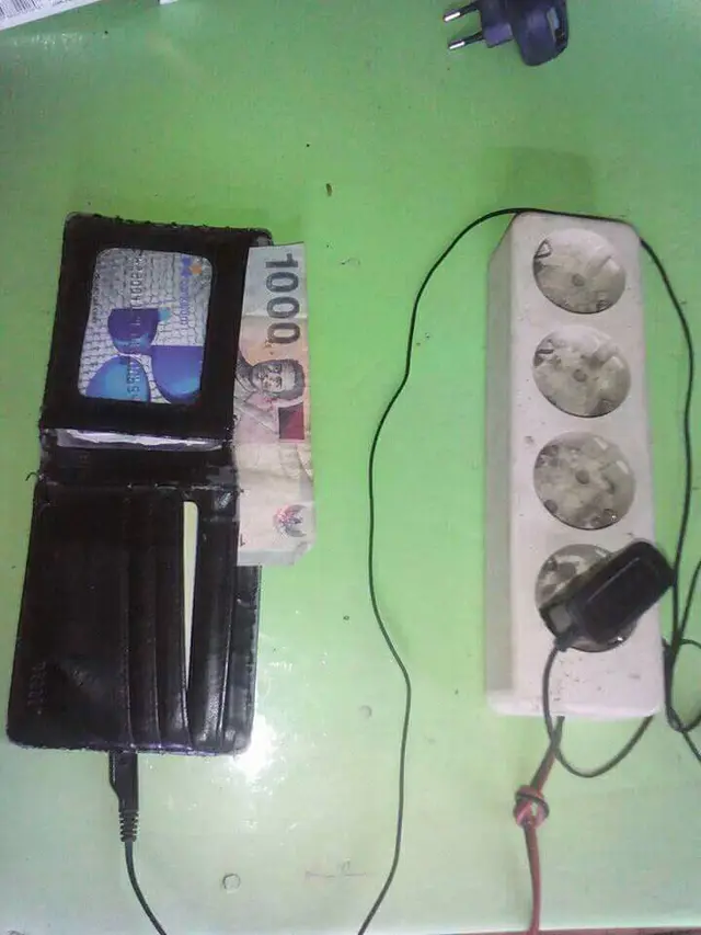 12 Potret Nyeleneh Orang Indonesia Pakai Barang Elektronik, Bikin Nyengir Geli