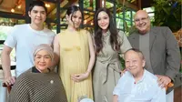 6 Potret Keluarga Al Ghazali-Alyssa Daguise di Gender Reveal, Maia dan Mulan Bertemu Lagi