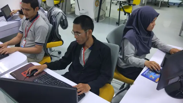 Aktivitas software engineers Opsigo