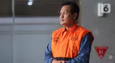 Bupati Muara Enim, Edison, berjalan meninggalkan gedung Merah Putih Komisi Pemberantasan Korupsi (KPK) usai menjalani pemeriksaan, Jakarta, Selasa (9/6/2026). (Liputan6.com/Helmi Fithriansyah)