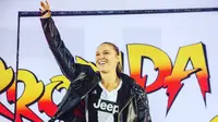 Ronda Rousey mengenakan jersey terbaru Juventus. (Instagram Juventus)
