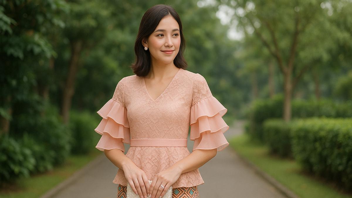 7 Ide Padu Padan Batik Brokat Kombinasi Lengan Tiga Lapis agar Terlihat Mewah, Elegan dan Tidak Membosankan