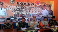 Gubernur Bengkulu Rohidin Mersyah menyatakan 10 orang warga meninggal dunia dan 8 orang lagi dinyatakan hilang dalam musibah banjir dan tanah longsor yang terjadi sepekan ini (Liputan6.com/Yuliardi Hardjo)