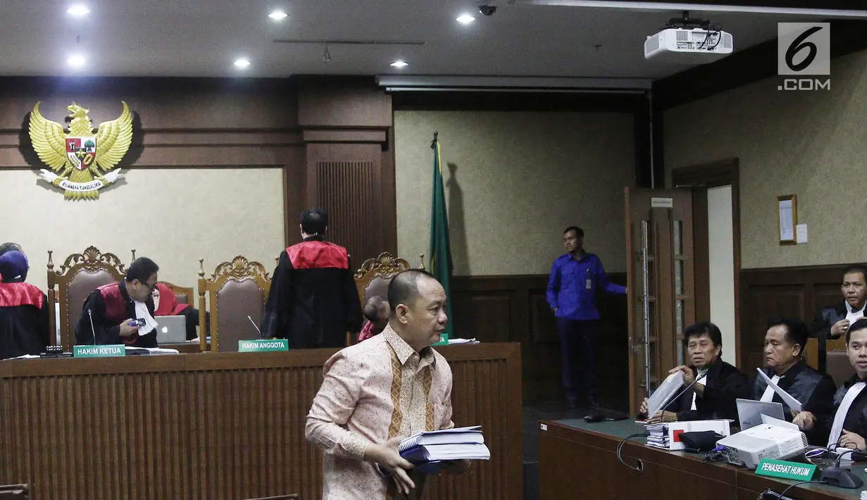 Terdakwa kasus penerbitan Surat Keterangan Lunas (SKL) BLBI Syafruddin Arsyad Temenggung saat menjalani sidang lanjutan di Pengadilan Tipikor Jakarta, Kamis (23/8).(Liputan6.com/Herman Zakharia)