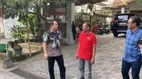 Ketua LKPP RI Hendrar Prihadi bersama Ketua DPC PDI Perjuangan FX Rudianto saat mereka mengadakan pertemuan kangen-kangenan di rumah Rudi. Foto: liputan6.com/felek wahyu&nbsp;