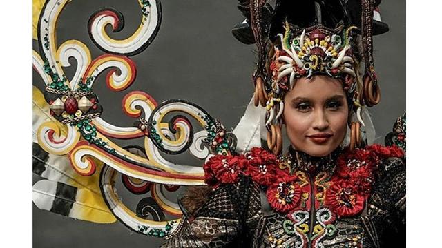 7 Potret Penampilan Cinta Laura di Jember Fashion Carnaval 2019, Tampil Memukau