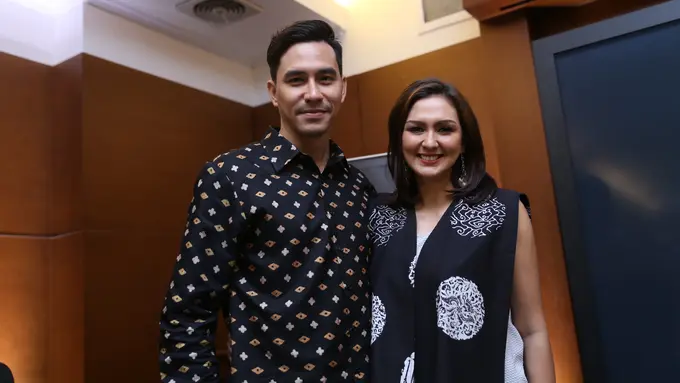 [Fimela] Donna Agnesia dan Darius Sinathrya