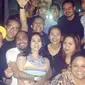 Aura Kasih dan Glenn Fredly tertangkap sedang bermesraan