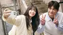 Foto dan video yang romantis dan bikin nostalgia membangkitkan kenangan indah bagi penggemar yang masih ingat chemistry luar biasa mereka di drama populer 'Reply 1997'. Hal ini semakin memperkuat chemistry mereka yang sudah terbangun sejak bertahun-tahun lalu. (Liputan6.com/IG/@epmusic.official)