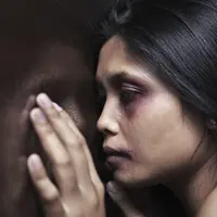 Miris! Dalam pesan berantai tersebut juga tertulis bahwa sang guru dipukul oleh muridnya dihadapan orangtua murid itu sendiri. (Ilustrasi: nationswell.com)