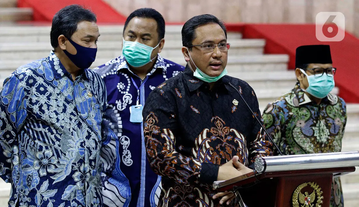 Ketua BPK RI Agung Firman Sampurna memberikan keterangan usai pertemuan dengan DPR di kompleks Parlemen, Jakarta, Selasa (30/6/2020). Dalam pertemuan, DPR meminta BPK melakukan pengawasan, pemeriksaan penggunaan dana dalam penanganan pandemi COVID-19 secara tansparan. (Liputan6.com/Johan Tallo)
