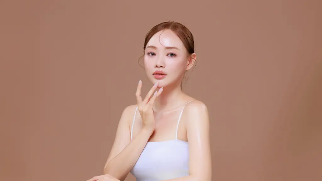 Ilustrasi kulit terhidrasi dan glowing. (c) Besphotographer@gmail.com/Deepositphotos