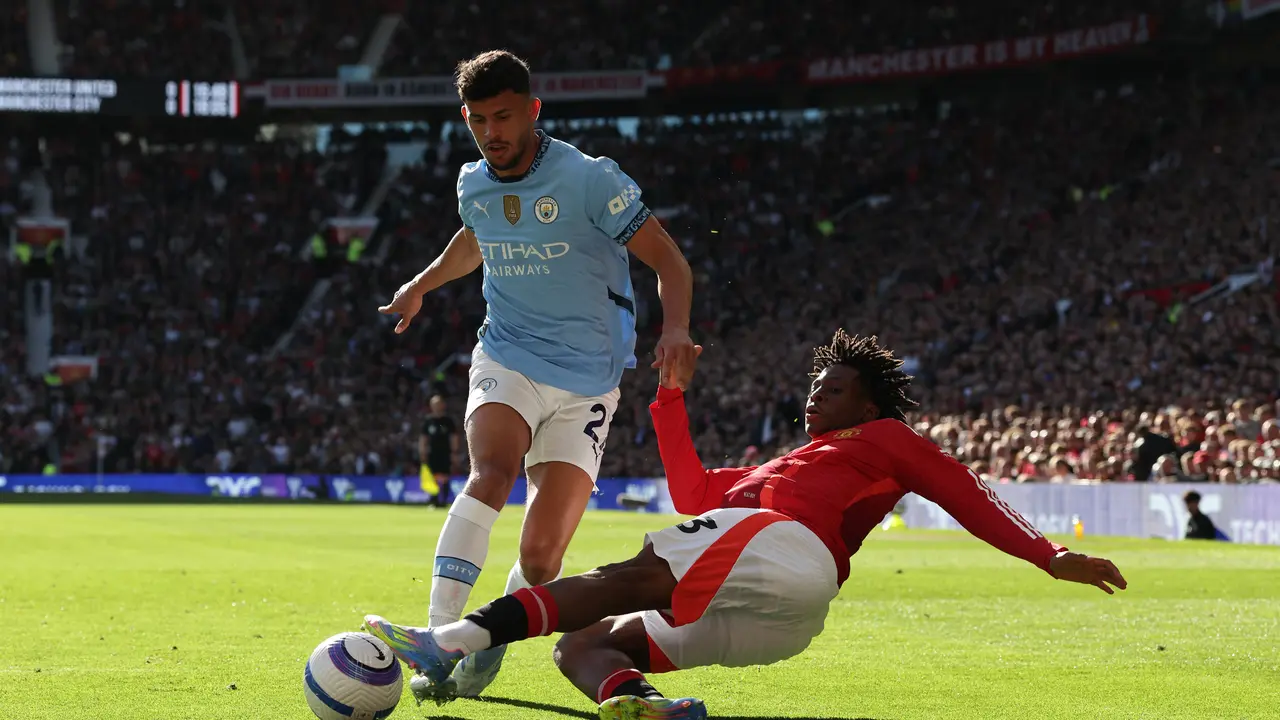 Duel sengit Manchester United vs Manchester City di Liga Inggris 2024/2025