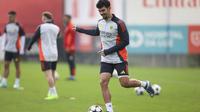 Bek Benfica, Tomas Araujo, saat sesi latihan di  Benfica Campus, Seixal, Lisbon, Portugal. (AFP/Filipe Amorim)