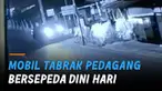 Detik-detik kecelakaan terekam CCTV, melibatkan minibus dan pedagang bersepeda.