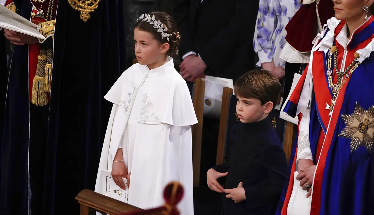 Anak gadis satu-satunya dari Pangeran William dan Kate Middleton ini duduk di baris pertama, bersama dengan kedua orangtuanya. (Yui Mok, Pool via AP)