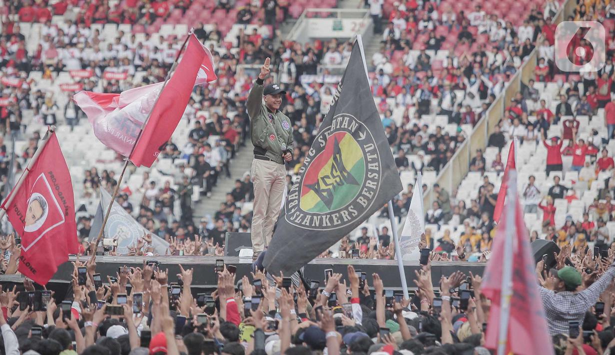 Calon Presiden nomor urut 3 Ganjar Pranowo memberikan pidato politik di Stadion Utama Gelora Bung Karno (SUGBK), Jakarta, Sabtu (3/2/2024). (Liputan6.com/Angga Yuniar)