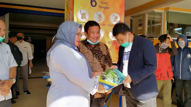 Cegah Penyebaran Covid-19, Kemnaker Distribusi 20 Unit Wastafel Portabel   