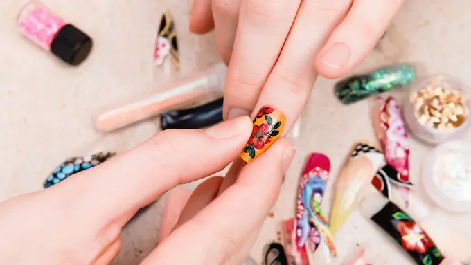 Aturan do's and don'ts saat pertama kali mencoba nail art