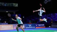 Ganda putra Indonesia Fajar Alfian/Muhammad Shohibul Fikri melaju ke semifinal Denmark Open 2025 setelah menyingkirkan pasangan Inggris Ben Lane/Sean Vendy&nbsp;di Jyske Bank Arena, Jumat (17/10) malam WIB.&nbsp;(foto: PBSI)