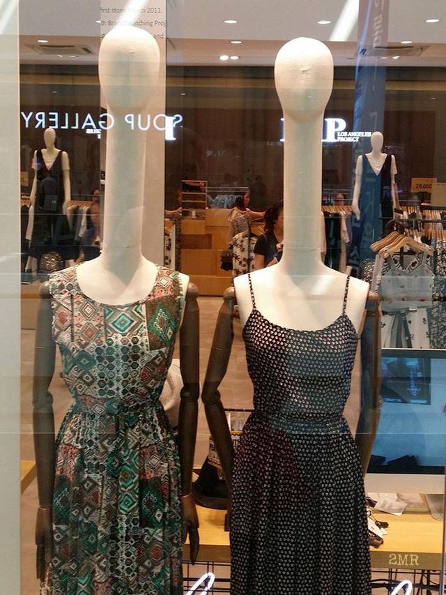 6 Potret Manekin dengan Desain Kepala yang Unik Ini Bikin Heran