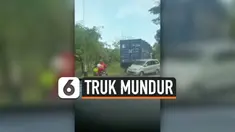 TRUK MUNDUR