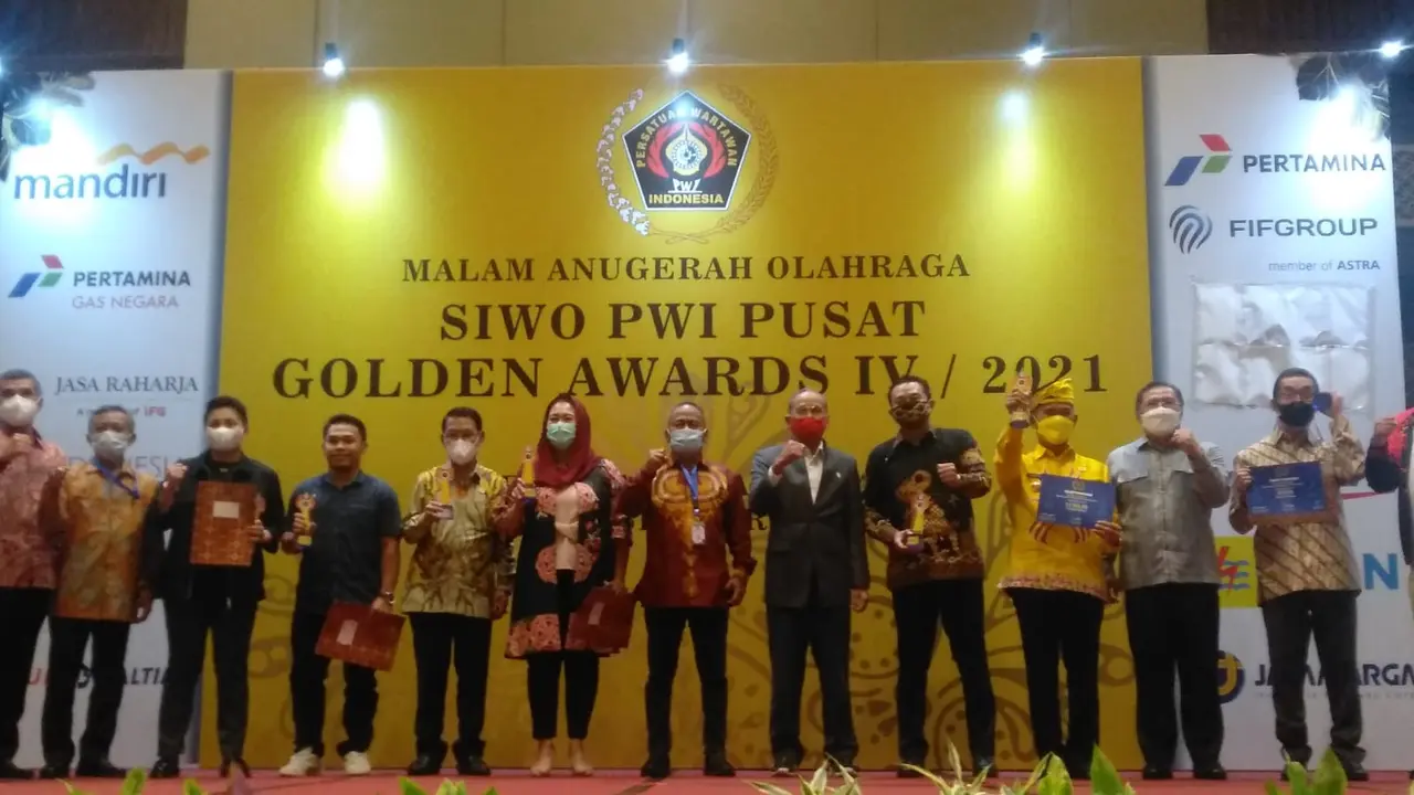 Wali Kota Tarakan meraih Golden Award IV 2021