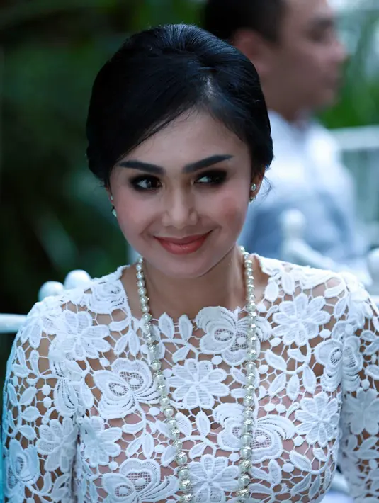 Pria mana yang tidak meleleh ketika melihat senyum manis Yunis Shara. (Deki Prayoga/Bintang.com)