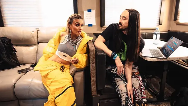 Agnez Mo manggung di Sound Money Fest Miami (Foto: Instagram/@steveaoki)