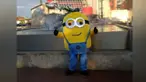 Seorang pria diminta untuk meninggalkan supermarket karena berusaha untuk membeli pisang dengan berpakaian Minion.