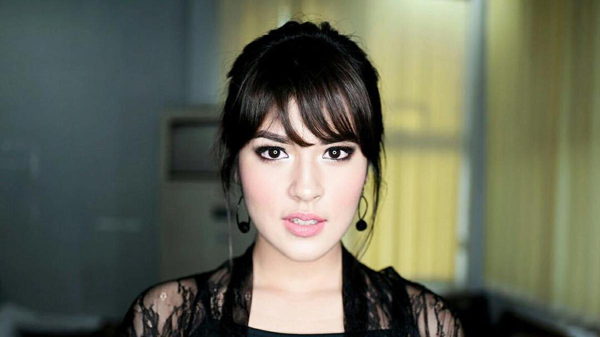 Raisa Jajal Sepeda dari Presiden Jokowi Keliling Istana - ShowBiz ...