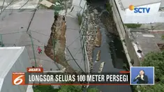 Tanah di area Apartemen Vittoria, Rawa Buaya, Jakarta Barat, longsor hingga membuat saluran air tertutup.