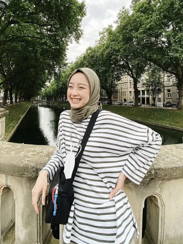 Gaya Styling Hijab Gitasav  (IG/@gitasav)